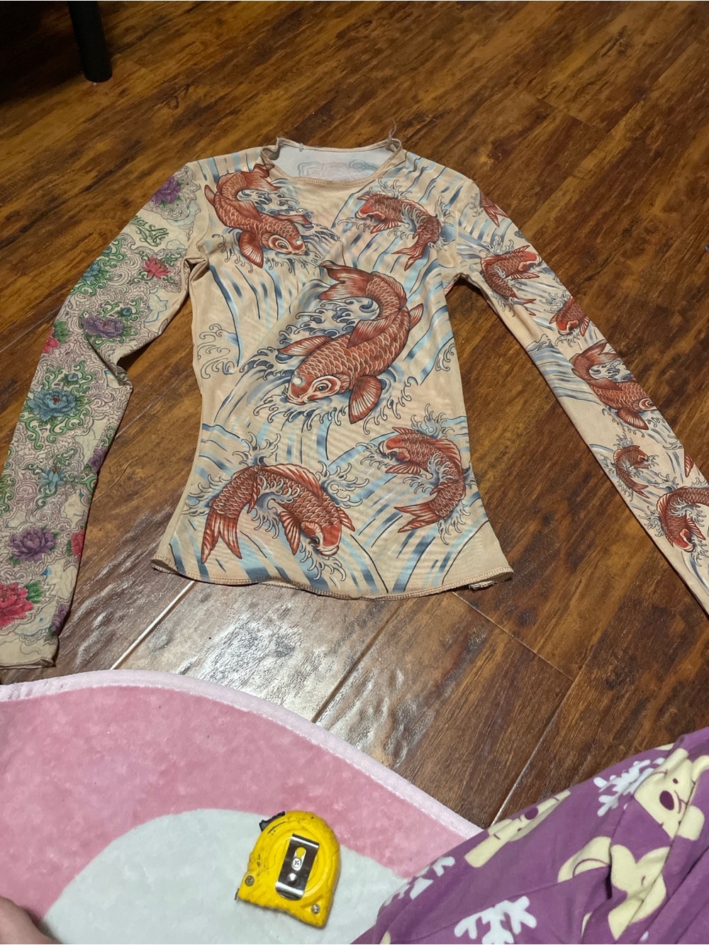 Urban Outfitters Beige Koi Fish and flowers Long-Sleeve Tee small